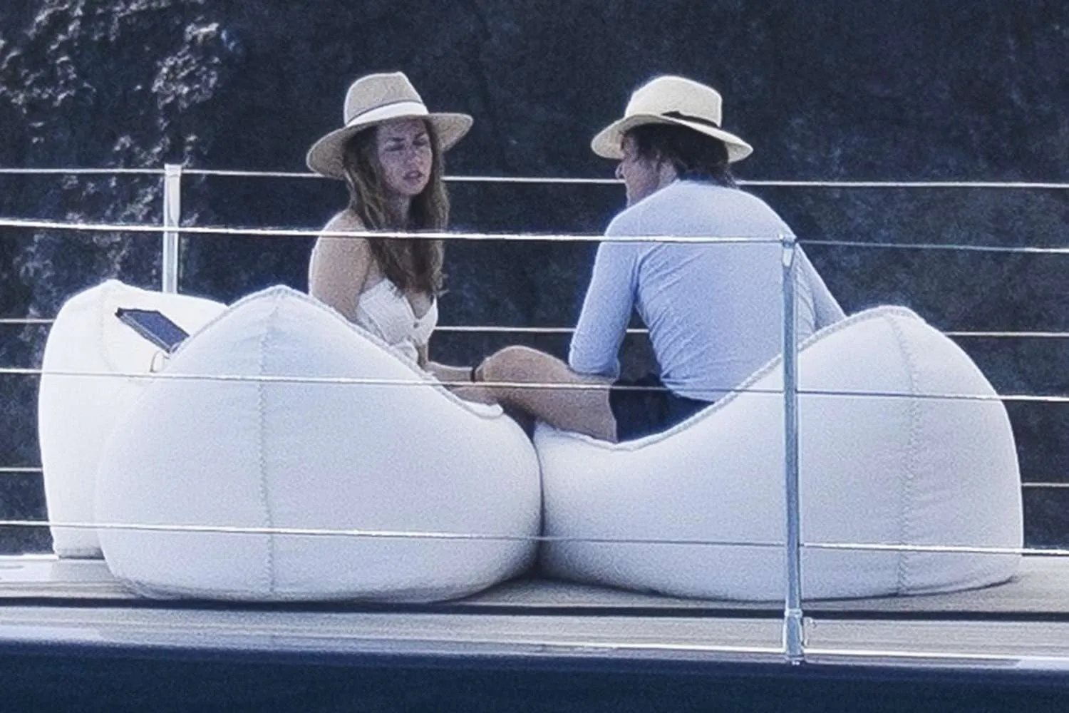 ana-de-armas-tom-cruise-spain-1-071825-b8bdf97dceea48838090fa650946c12e