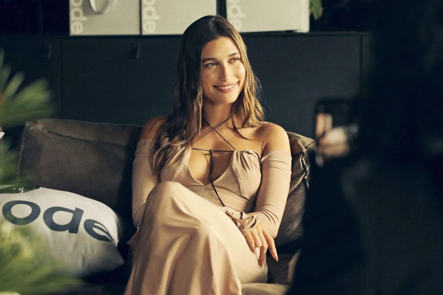 hailey-bieber-2000-a2d2e8fa743c4124af9084d02bc1d404