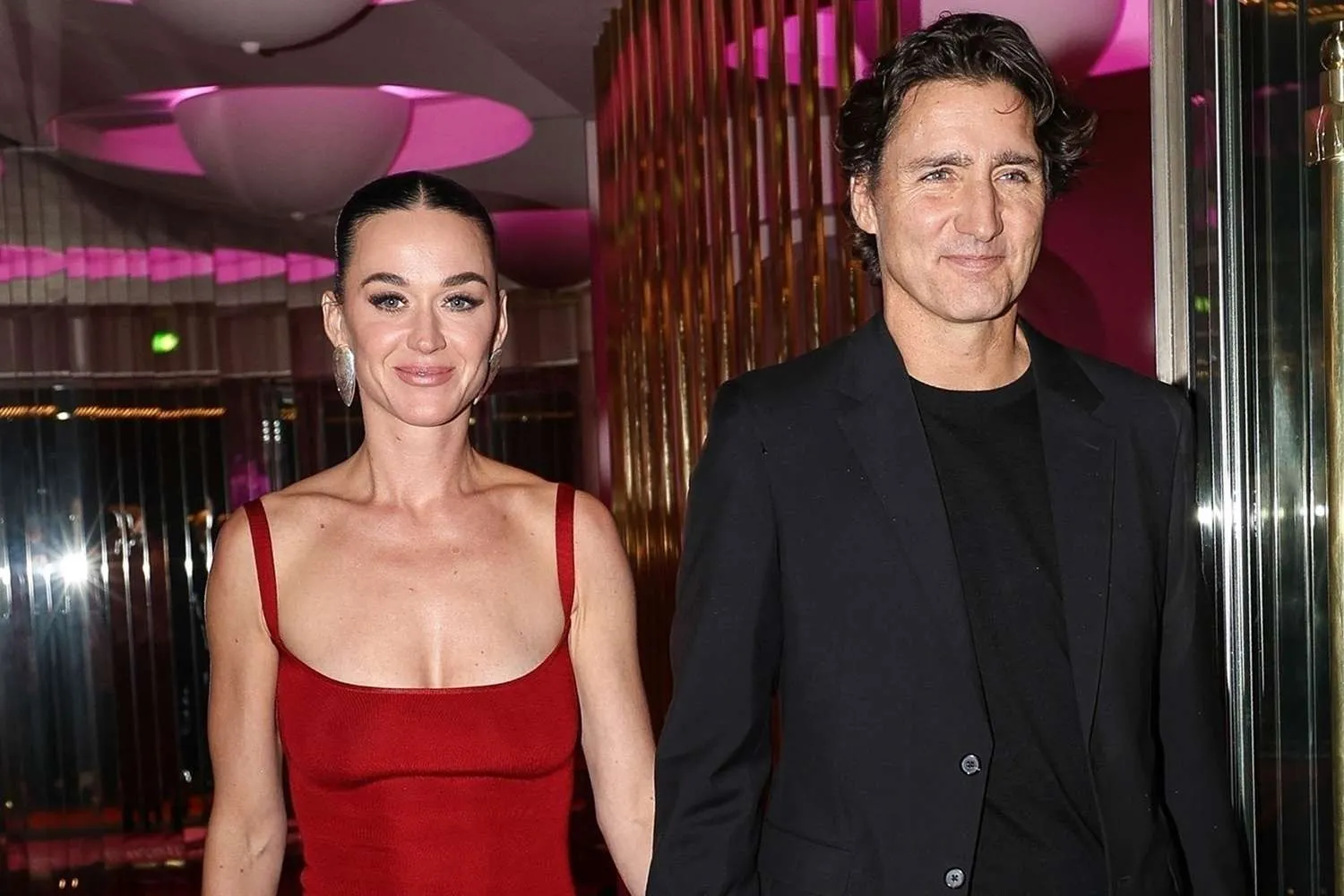 katy-perry-justin-trudeau-crazy-horse-paris-102725-c45210f104ed487a9d6e227f0d36d845