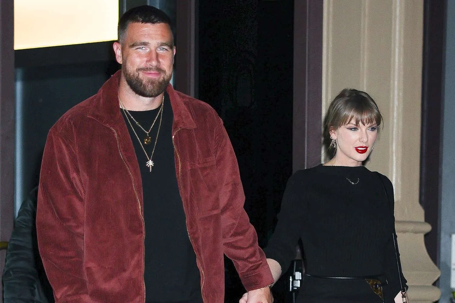 travis-kelce-taylor-swift-new-york-110725-c2367724489e4b8f8b765262b2c68e3e (1)