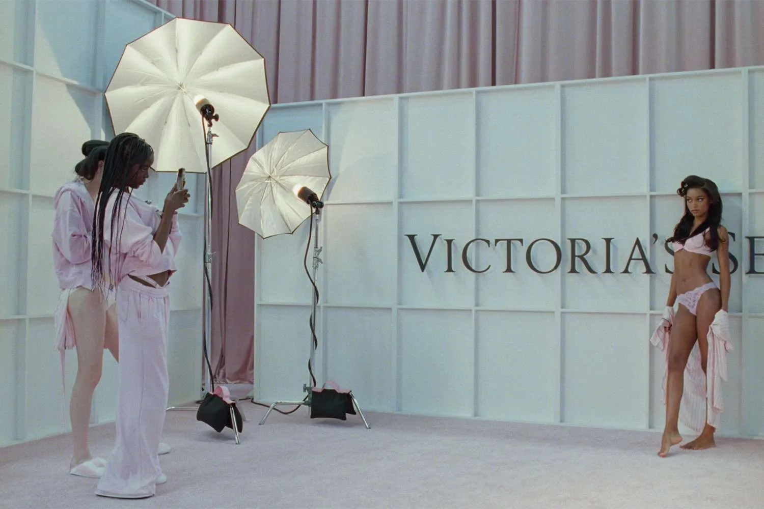 Victorias-Secret-2025-fashion-show--Docuseries151-012026-1a2a57a55f764e75bc6b627cd4703295