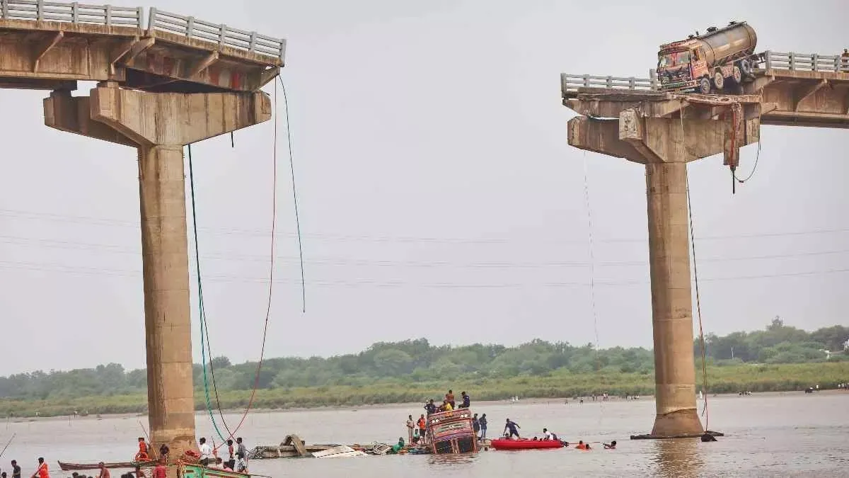 gujarat_bridge_collap