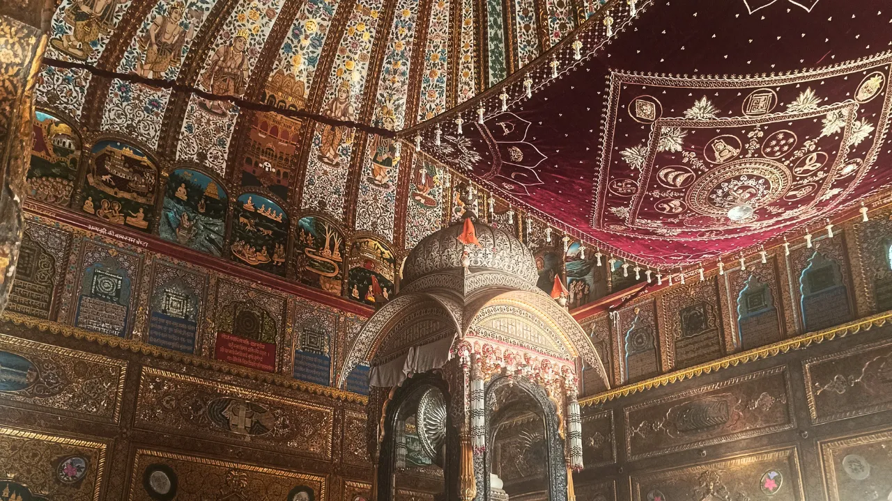 jaintemplesofolddelhi