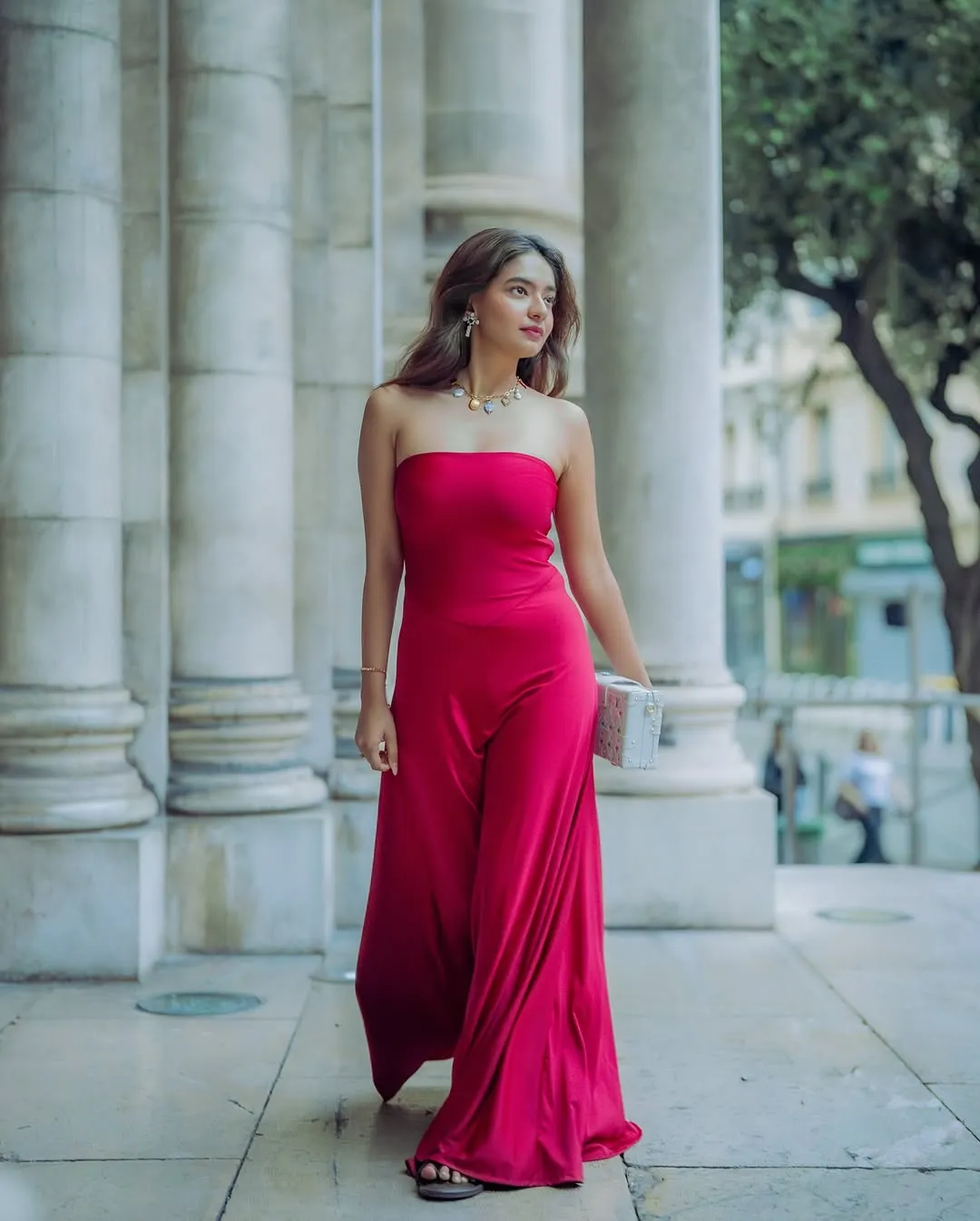 Puis finalement, il n’y a que toi💃.Outfit @select_staples Earrings @isharya @prpundit Styled by @stylebykayal Assisted by @yashtikaasharmaaClicked by @shreepadgaonkar (7)