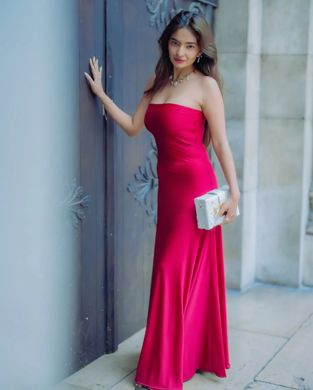 Puis finalement, il n’y a que toi💃.Outfit @select_staples Earrings @isharya @prpundit Styled by @stylebykayal Assisted by @yashtikaasharmaaClicked by @shreepadgaonkar (2)