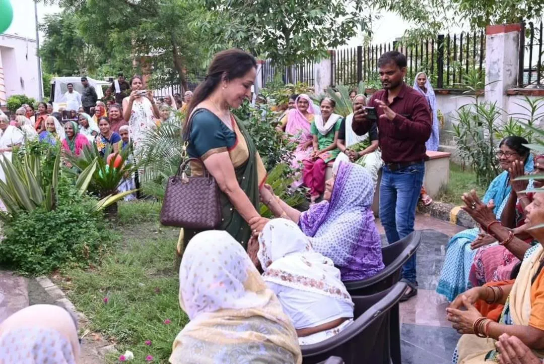 Hema Malini Meets