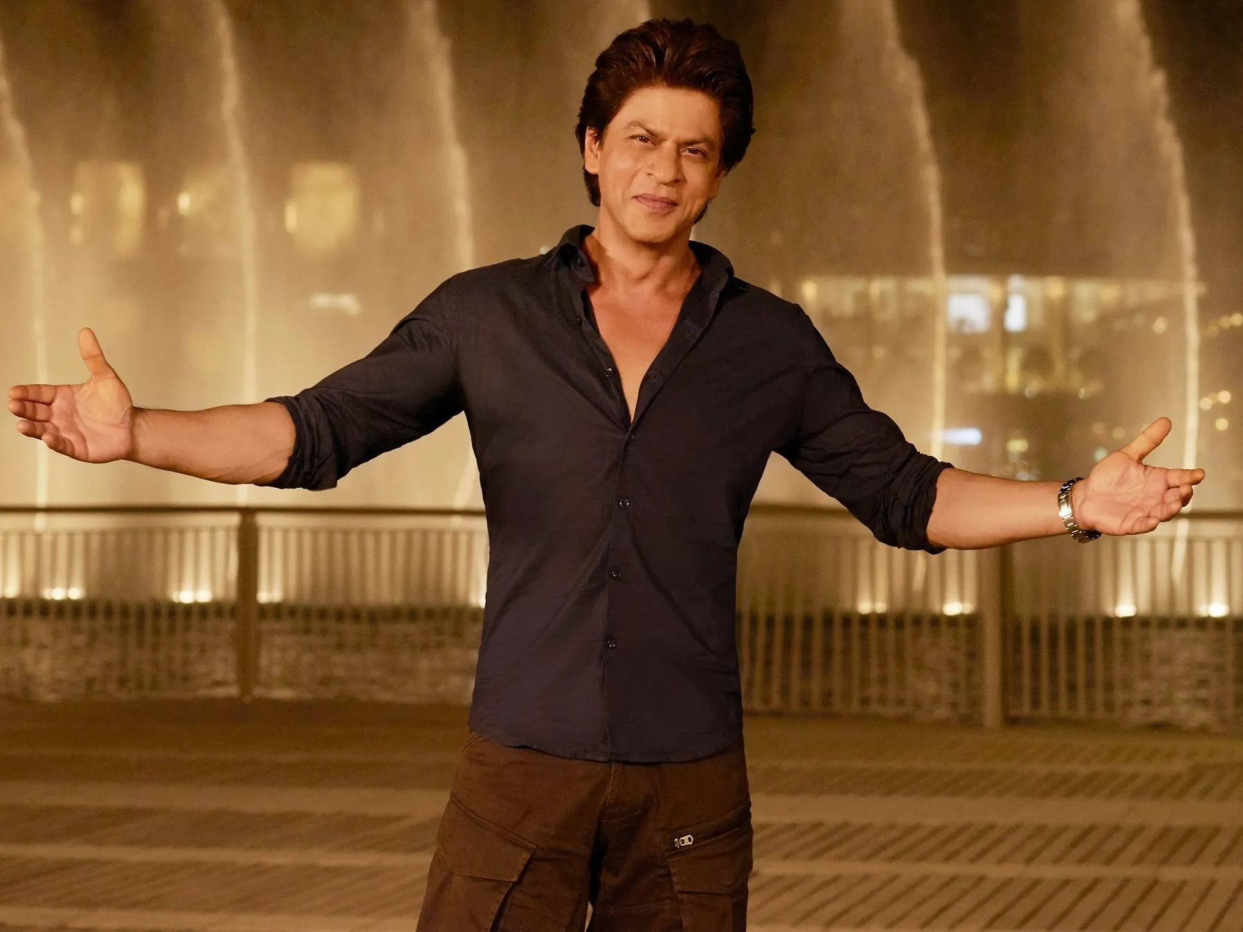 Shah Rukh Khan pose