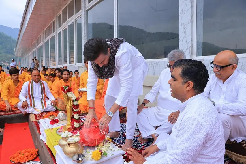 Anil Kapoor Immerses Mother Nirmal Kapoor Ashes