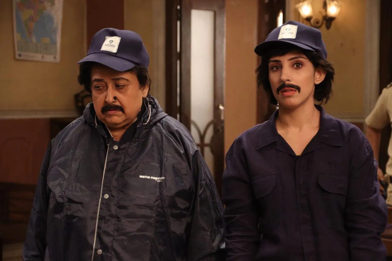 Simaran Kaur goes undercover in a moustache and wig to rescue Neel in Zee TV Jamai No 1 (2)
