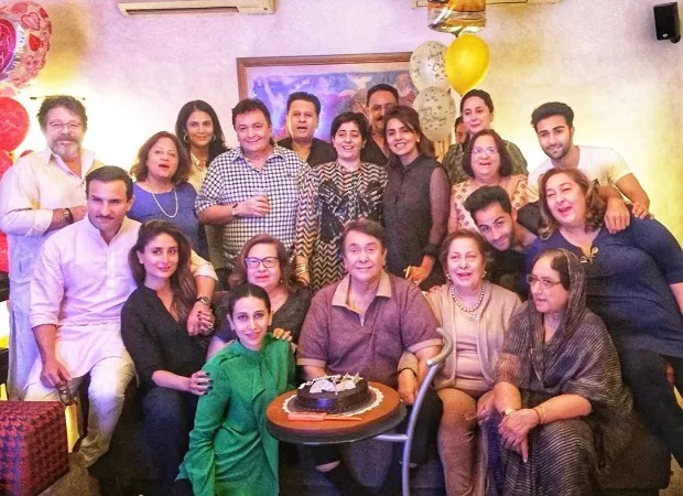 After-the-demise-of-Rishi-Kapoor-Karisma-Kapoor-remembers-him-via-a-family-photo-