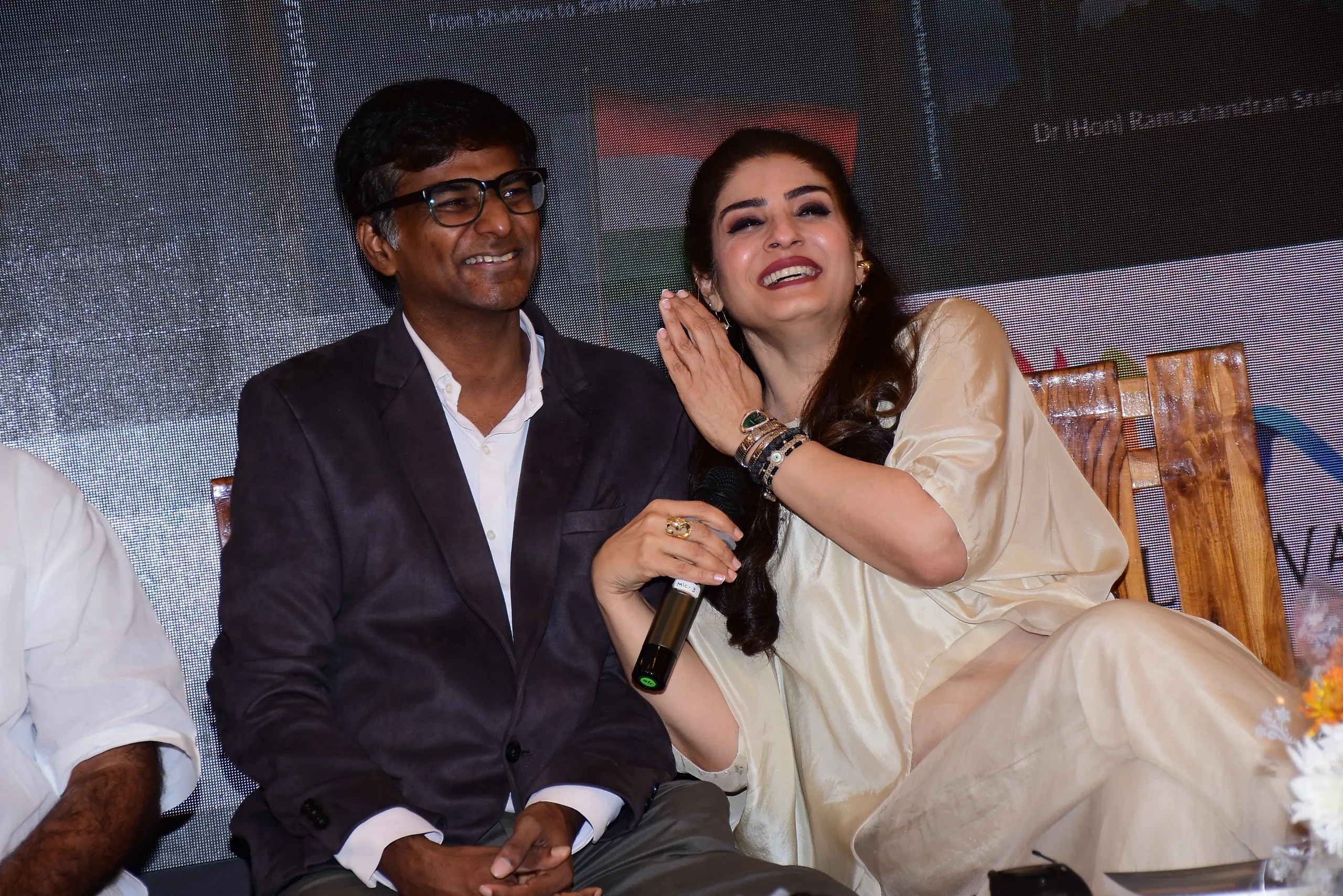 Raveena Tandon releases the book The Bravehearts by author Ramachandran Srinivasan (8)