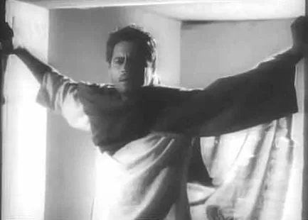 Guru Dutt in song Yeh Duniya Agar Mil (Pyaasa)