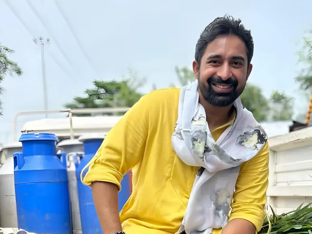 4719-rannvijay-singha-teases-the-start-of-his-chhoriyaan-chali-gaon-journey-says-chhora-pahunch-gaya-gaon