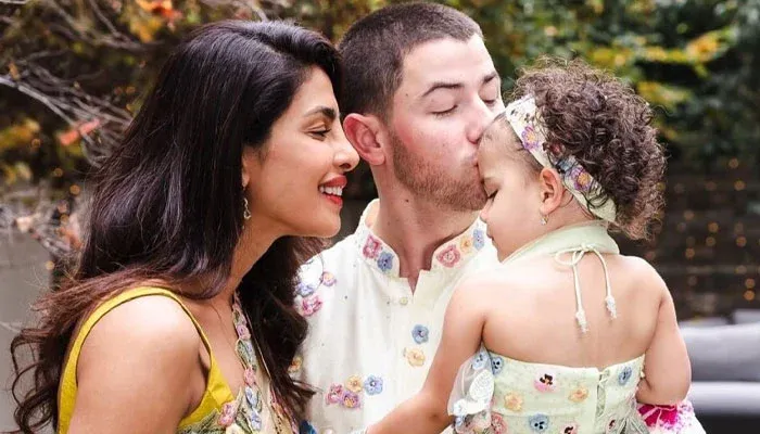 1301201_1612437_nick-jonas-priyanka-chopra_updates