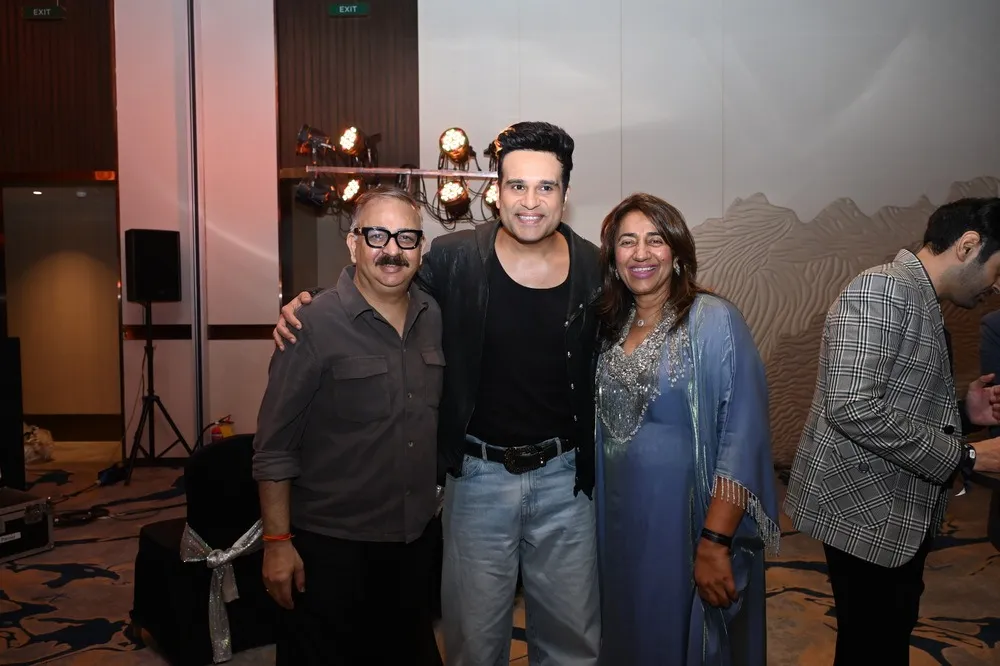 005. Bharat Kukreti with Krushna Abhishek and Anu Ranjan NZ6_6349