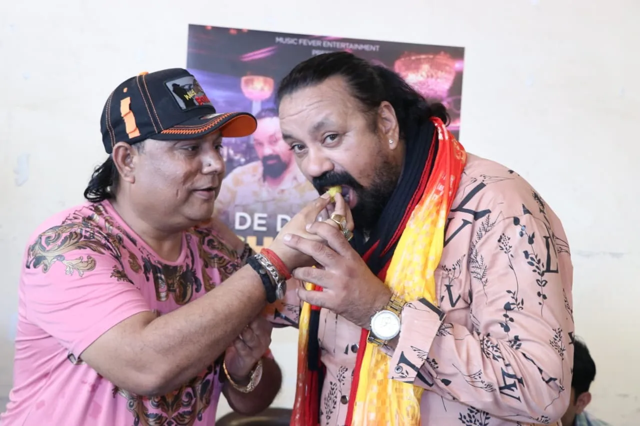 DE DE MUJHE SHARAAB (9)