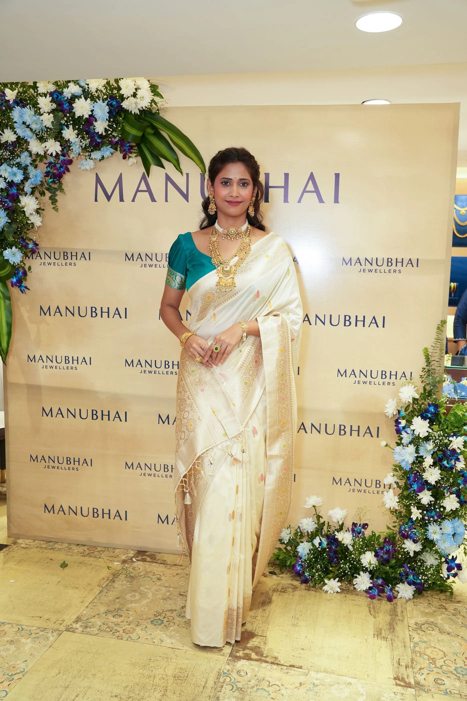 Yogita Chauhan launches UTSAVI at Manubhai Jewellers (3)
