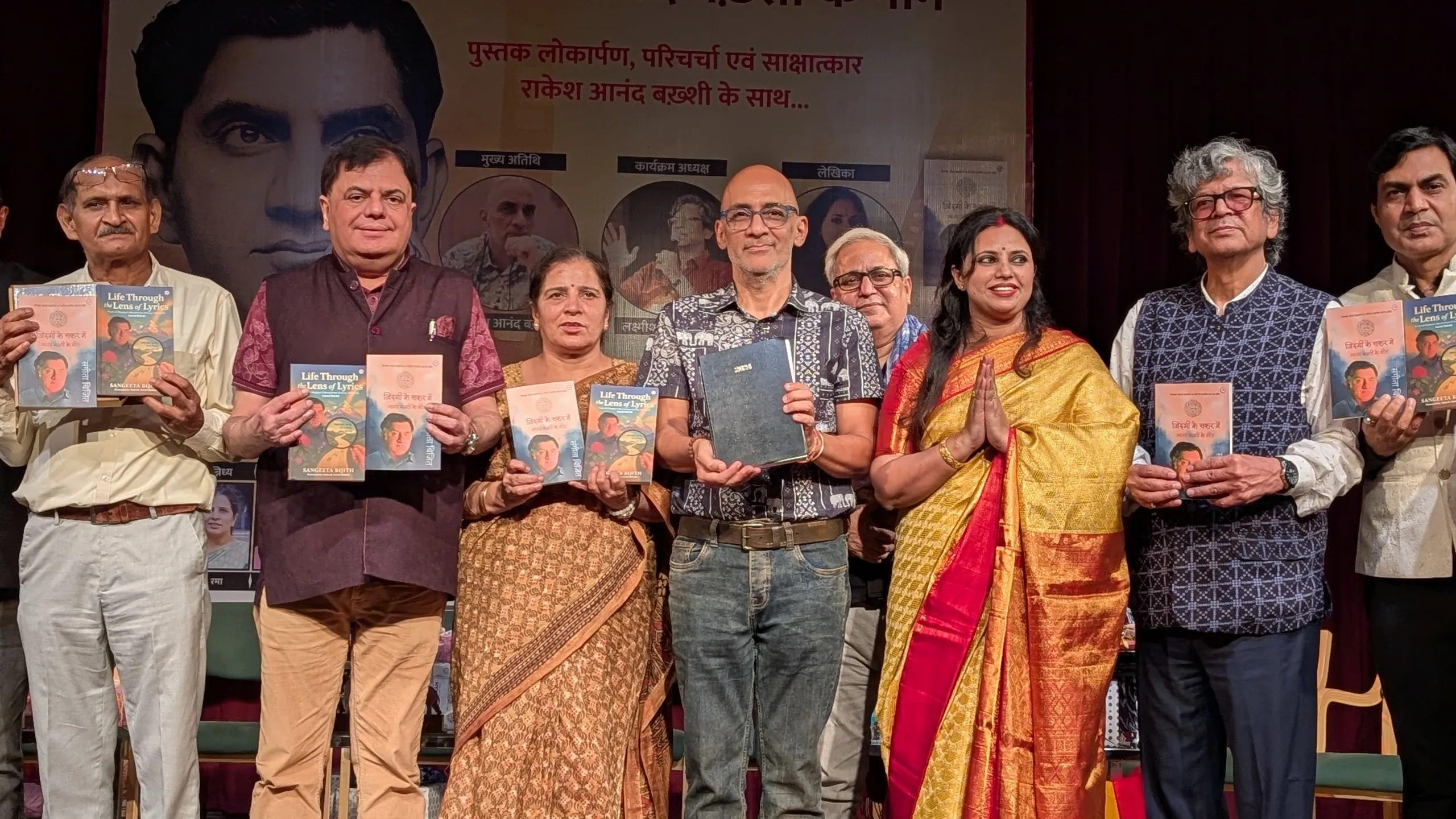 Lyricist Anand Bakshi got a big honor with the release of a postage stamp on him Pradeep Sardana (2)