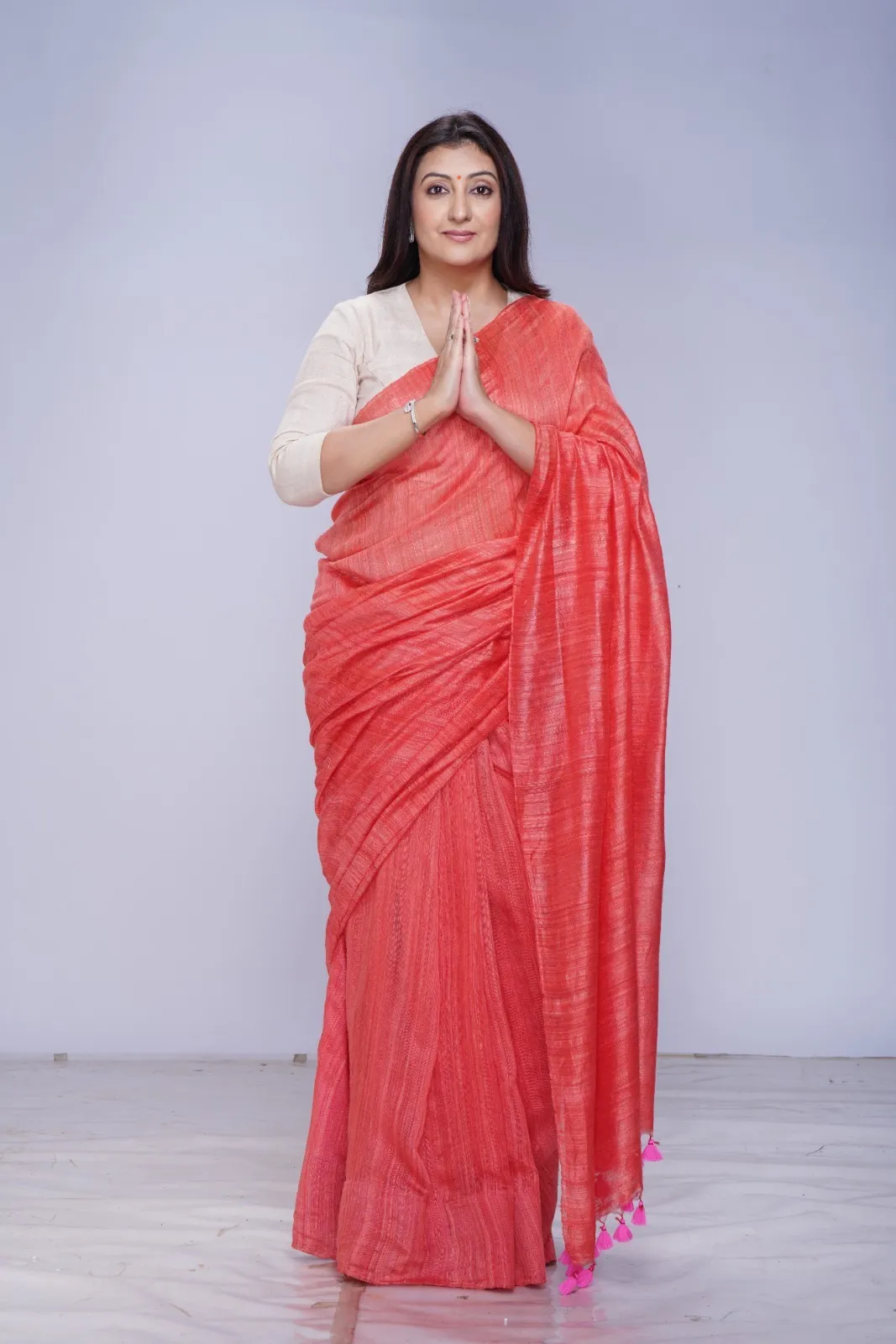 Juhi Parmar will host Zee TV show Kahaani Har Ghar Ki which gives women a chance to share their stories and struggles (2)