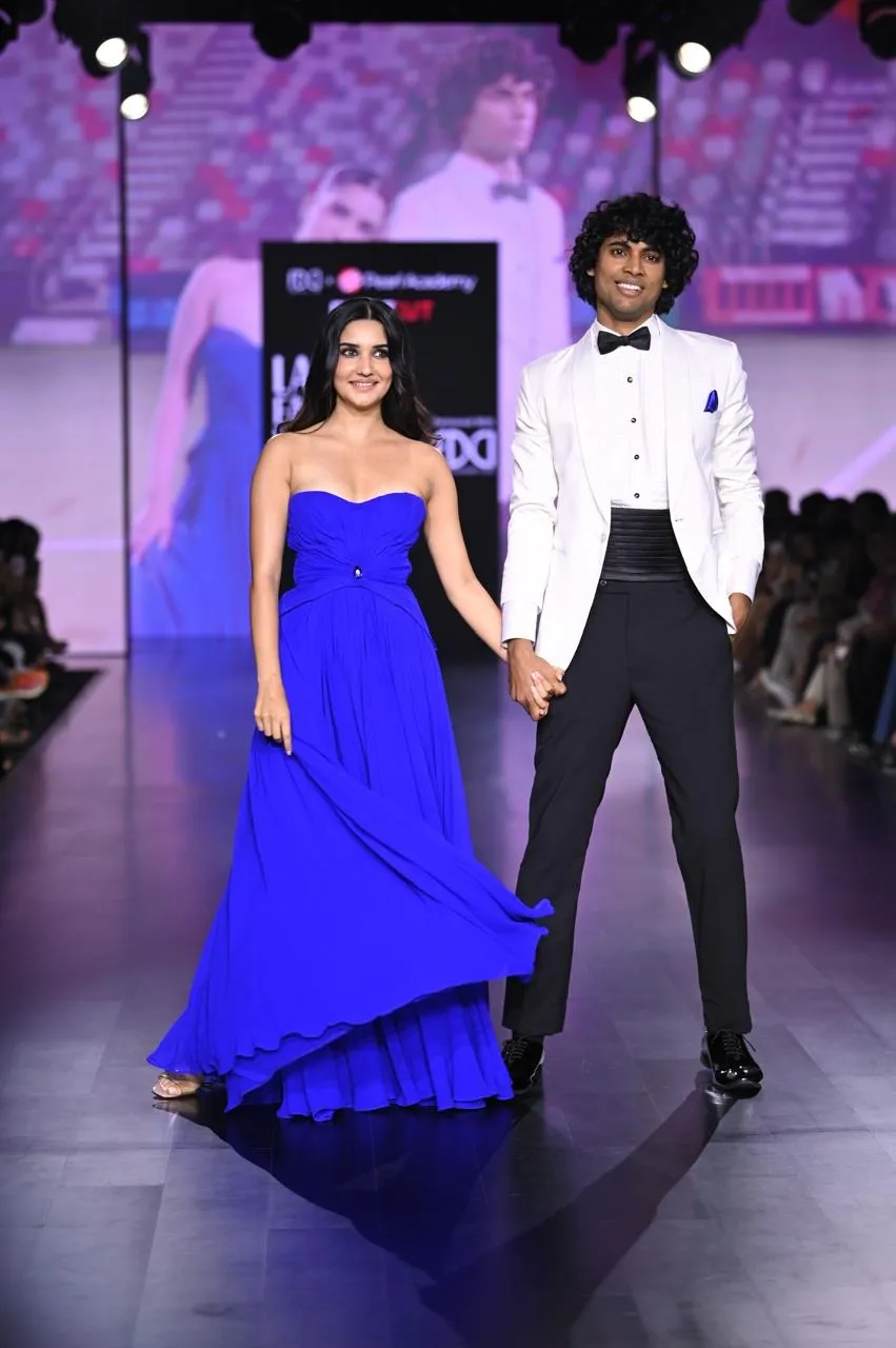 Lead-actors-Saachi-Bindra-and-Vyom-Yadav