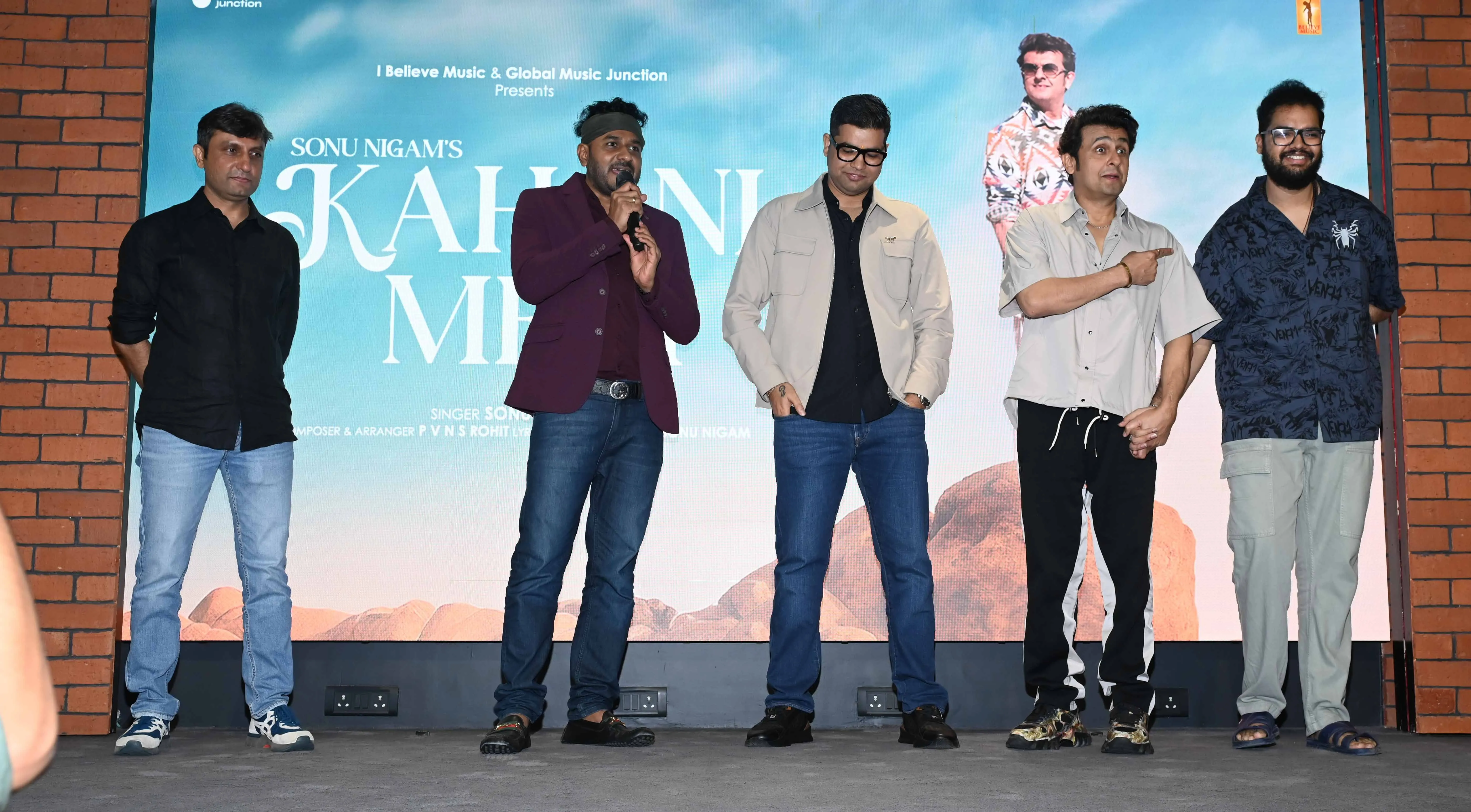 006. Ashish Joshi with Jay Mehta, Rajkumar Singh, Sonu Nigam and PVNS Rohit NNZ6_8493