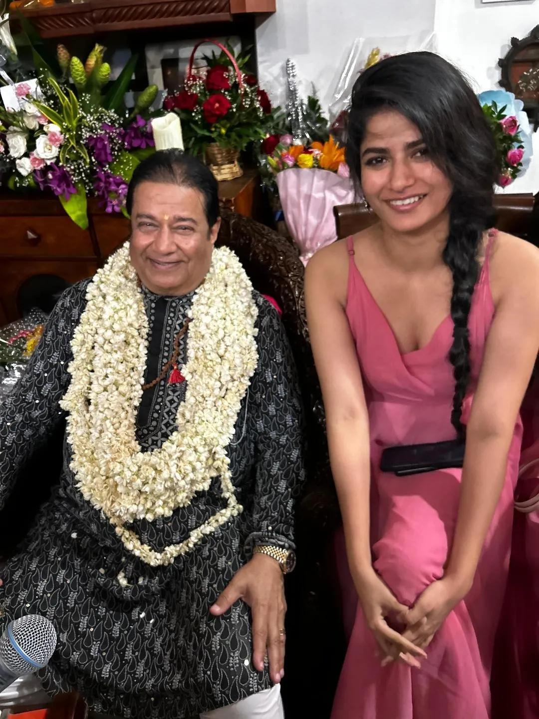 Multi-talented  kalakaar Vaishnavi Sharma greets Bday Boy Anup Jalota
