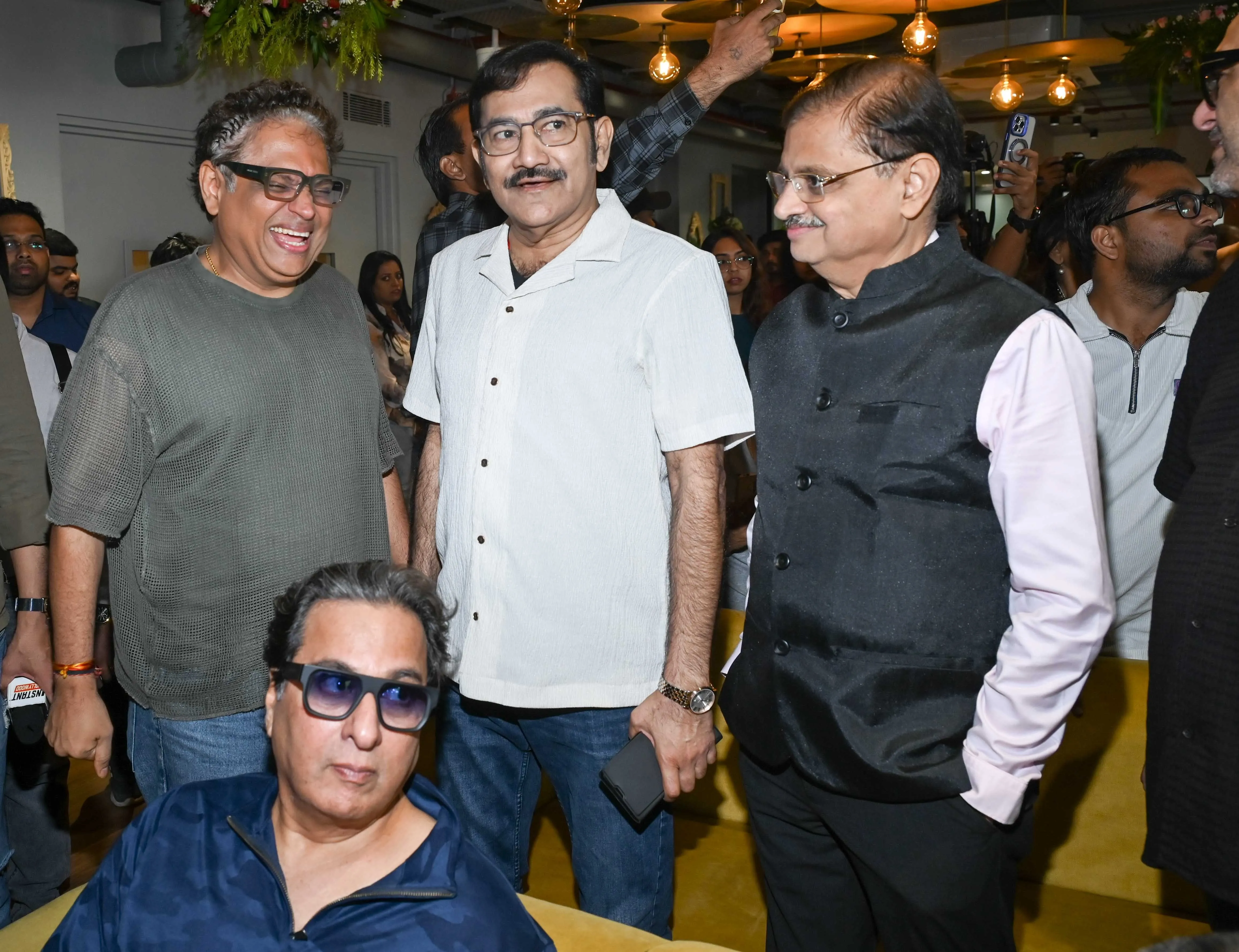 034. Shamir Tandon, with Sudesh Bhosale, and Talat Aziz NZ6_8215
