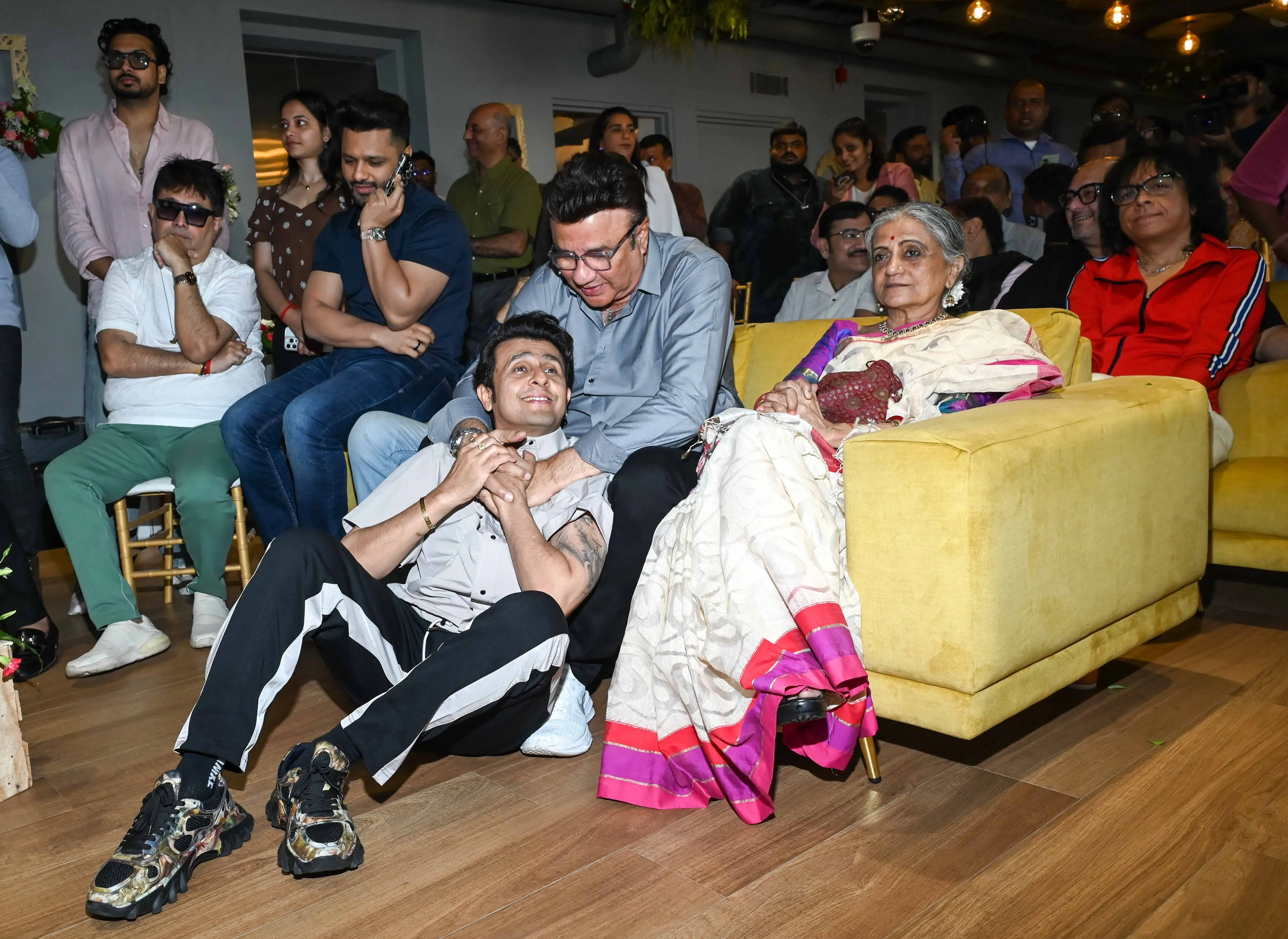026. Sonu Nigam with Anu Malik NZ6_8571