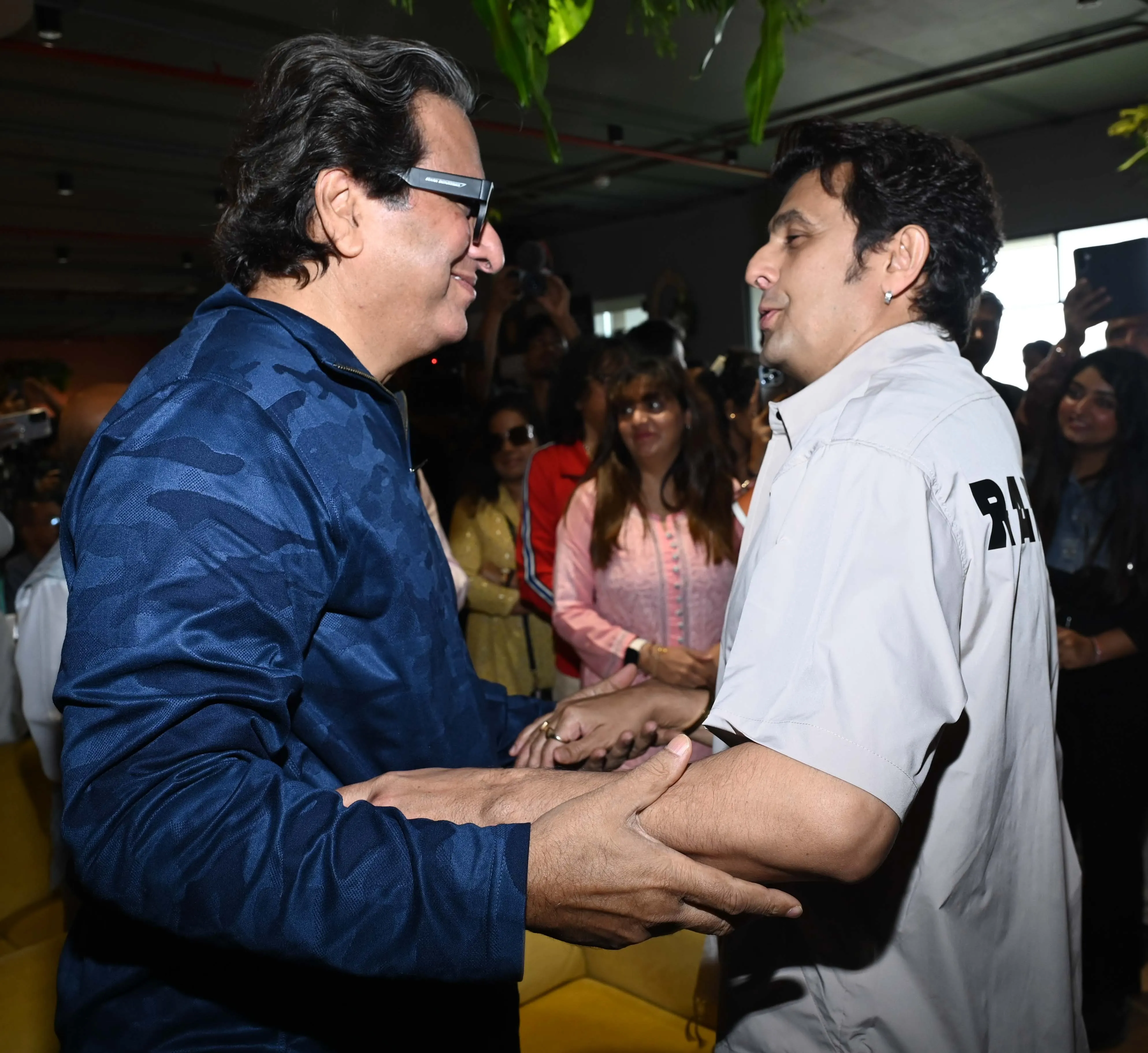 031. Sonu Nigam with Talat Aziz NZ6_8133