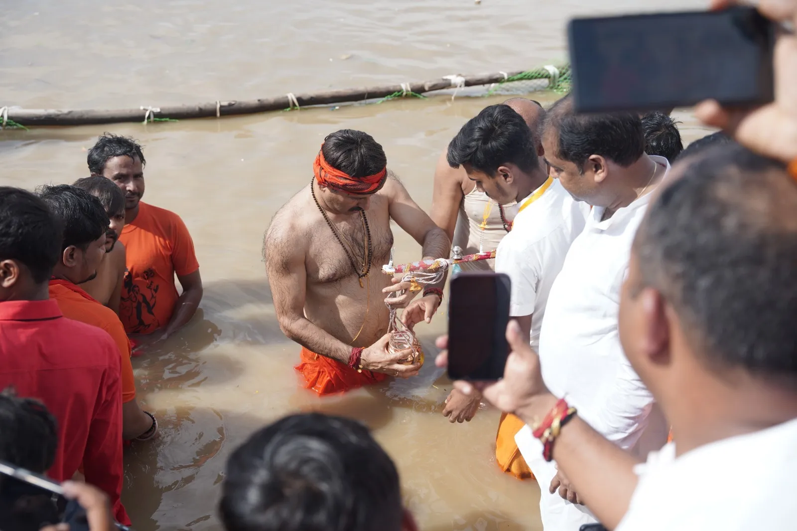 North East Delhi MP and singer Manoj Tiwari started the Kanwar Yatra (3)