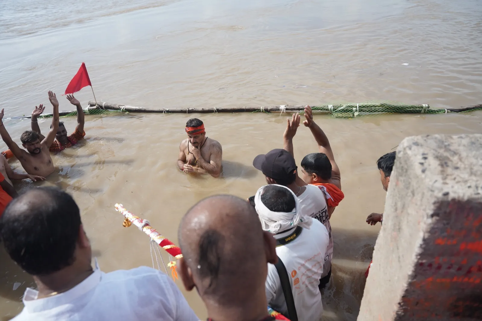 North East Delhi MP and singer Manoj Tiwari started the Kanwar Yatra (4)