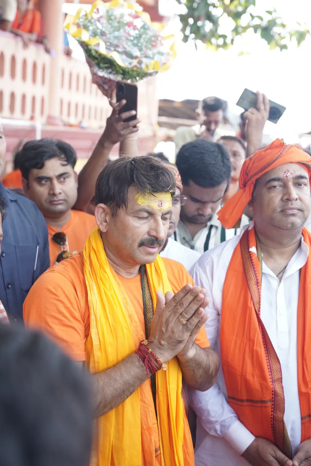 North East Delhi MP and singer Manoj Tiwari started the Kanwar Yatra (5)