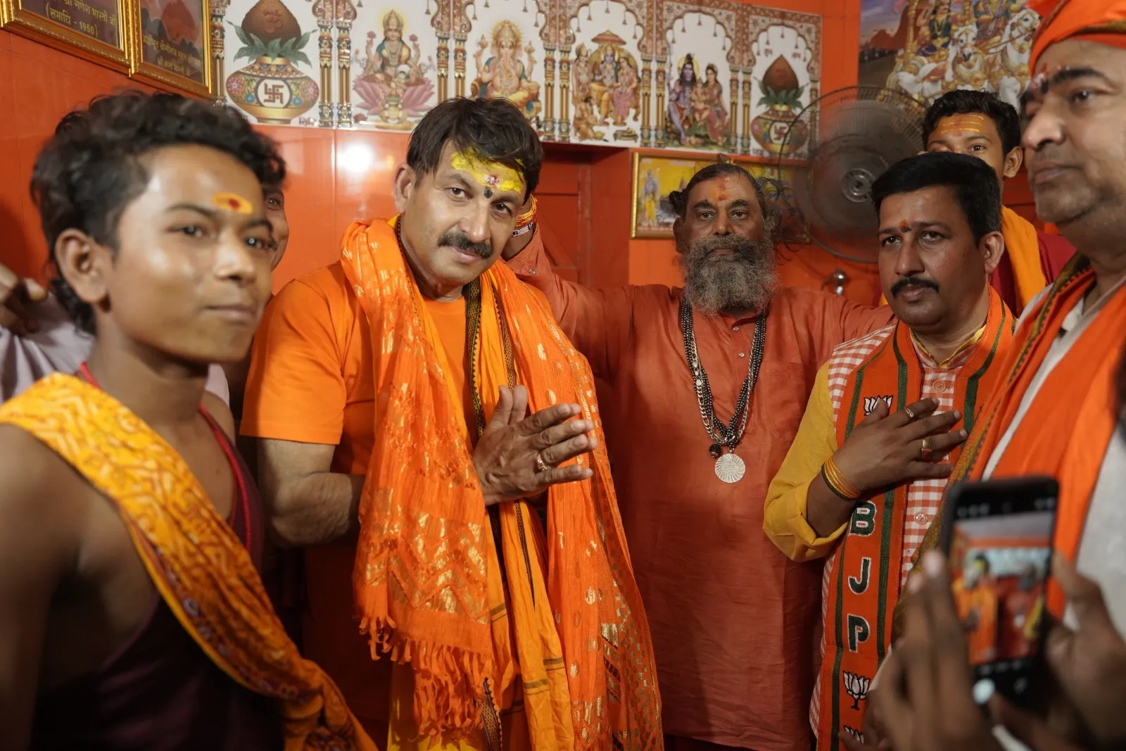 North East Delhi MP and singer Manoj Tiwari started the Kanwar Yatra (9)