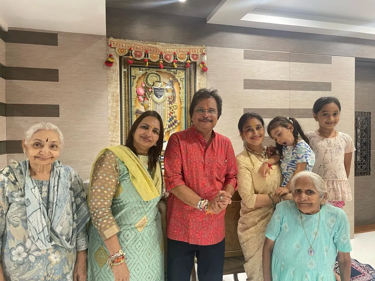 Asit Modi visits Disha Vakani house (2)