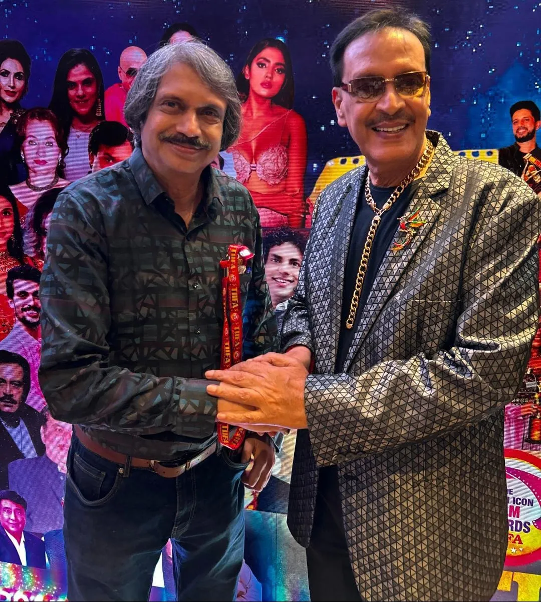 Deepak Parashar ( right) with sr journalist Chaitanya Padukone