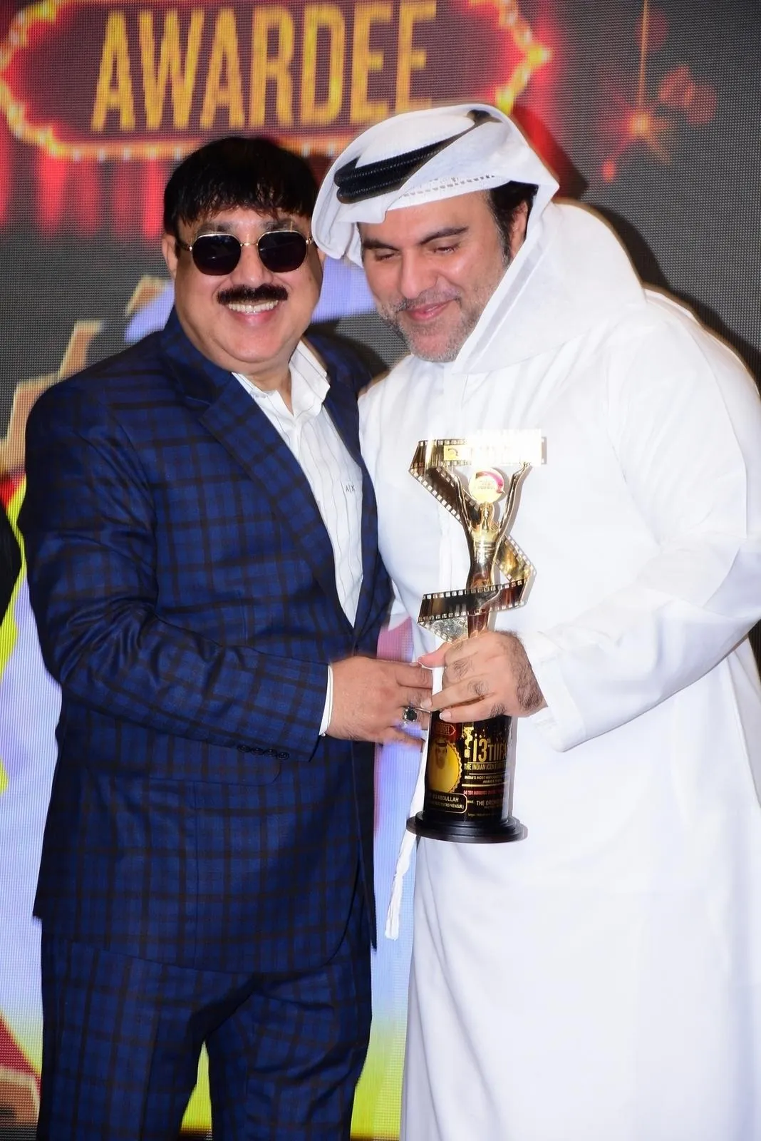 Dr Shamim Khan honors Dr Bu Abdullah with TIIFA Award 2025