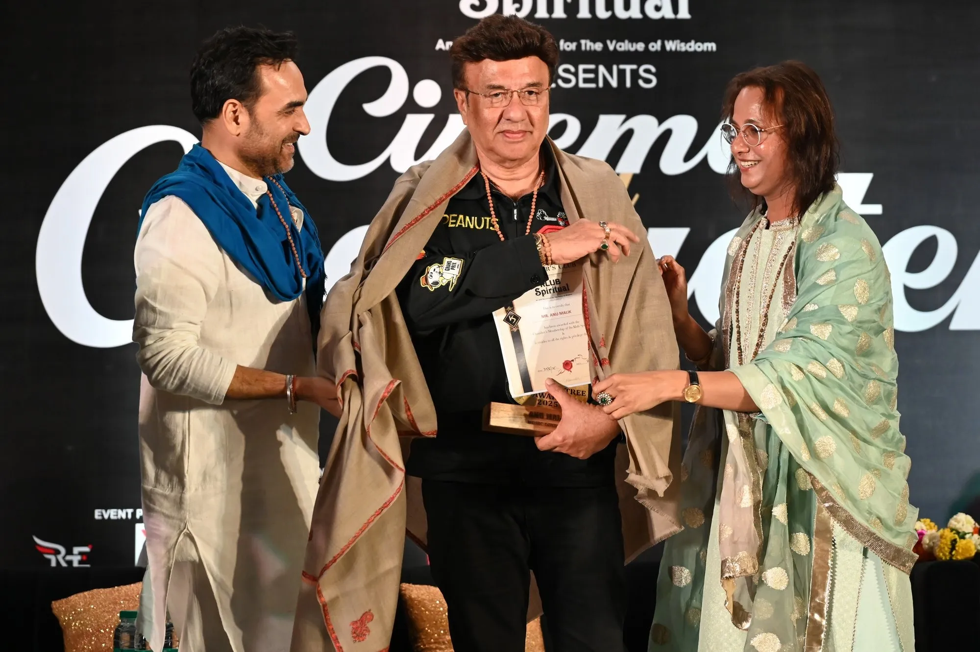 007. Pankaj Tripathi with Anu Malik and Swami OMA The Akk NZ6_8671
