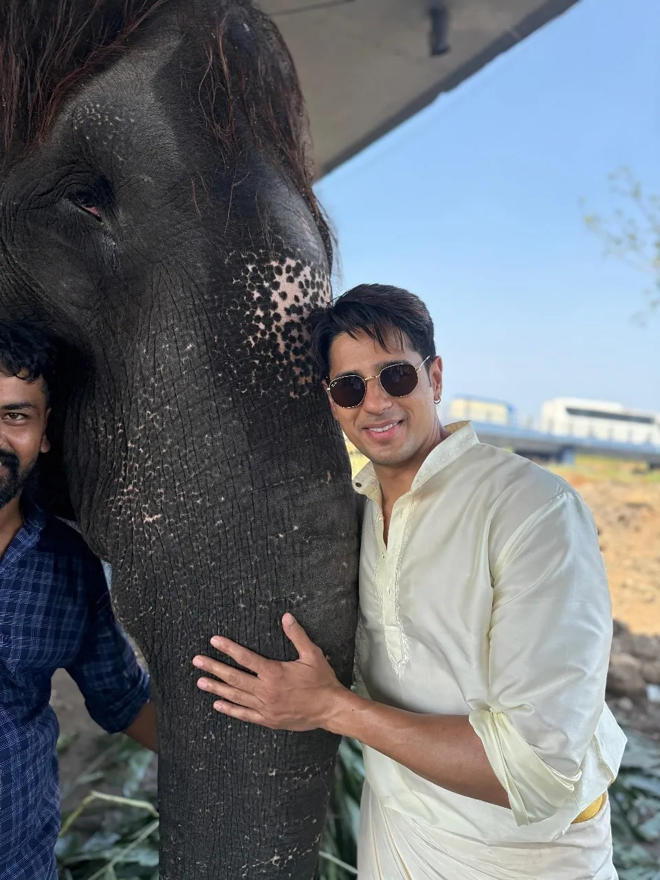 sidmalhotra drops some BTS gems from the Param Sundari shoot days and we can’t get enough (2)