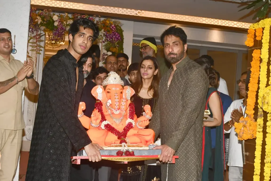 Sonu-Sood-Ganpati-Visarjan-q