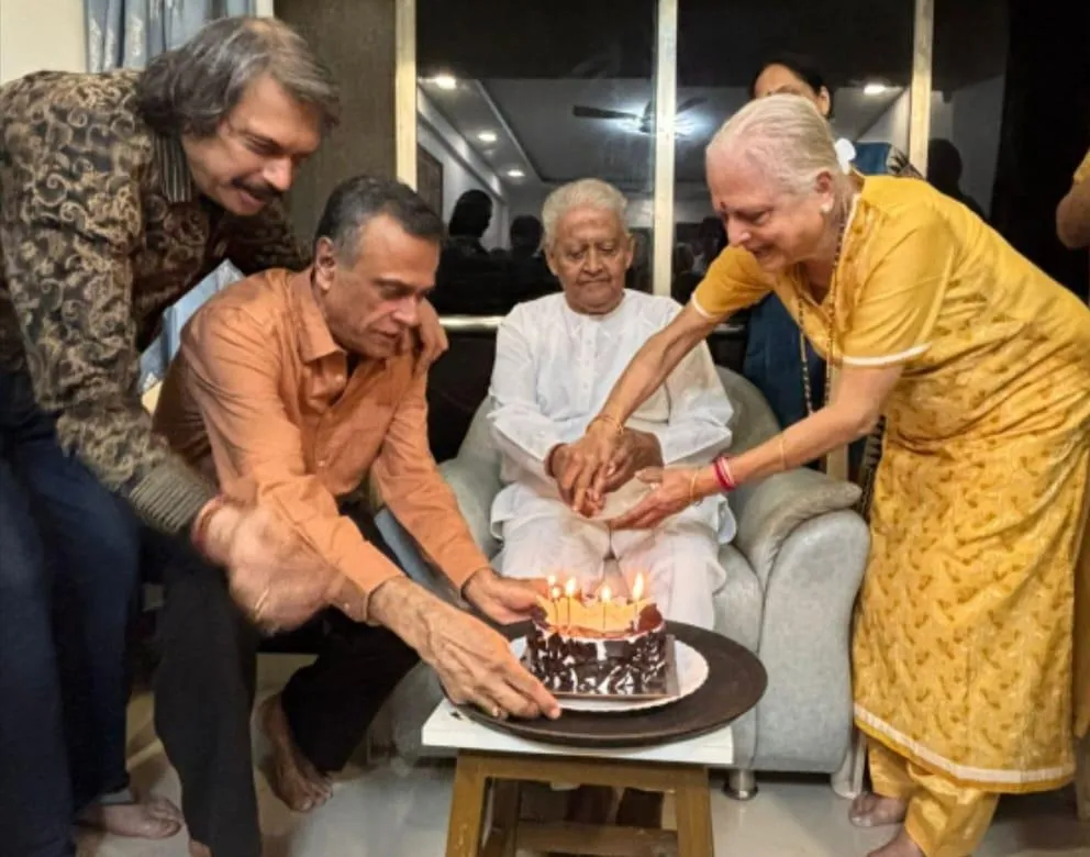 Birthday Cake cutting Pyare bhai 85 with Sunila Gautam Haldipur and Chaitanya Padukone