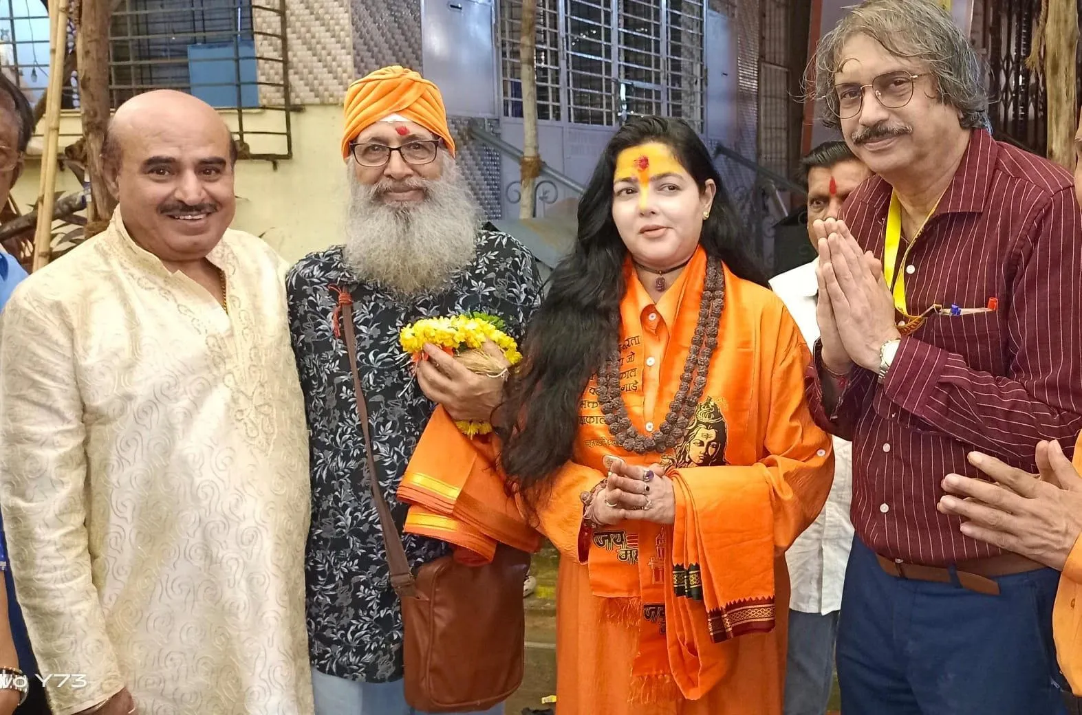 Dilip Dhanwani, Hari Singh, Mamta Kulkarni and sr journalist Chaitanya Padukone at Andhericha Raja pandal 2025