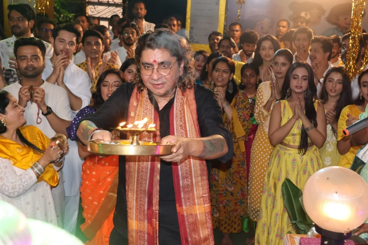 Ganpati Visarjan 2025 happened on the set of Anupama Rupali Ganguly and Rajan Shahi performed the puja (10)