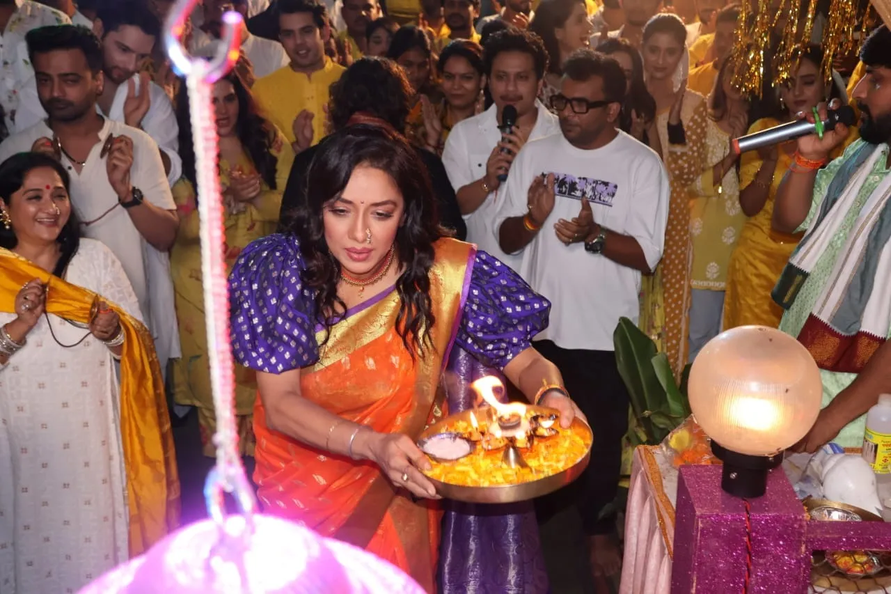 Ganpati Visarjan 2025 happened on the set of Anupama Rupali Ganguly and Rajan Shahi performed the puja (11)