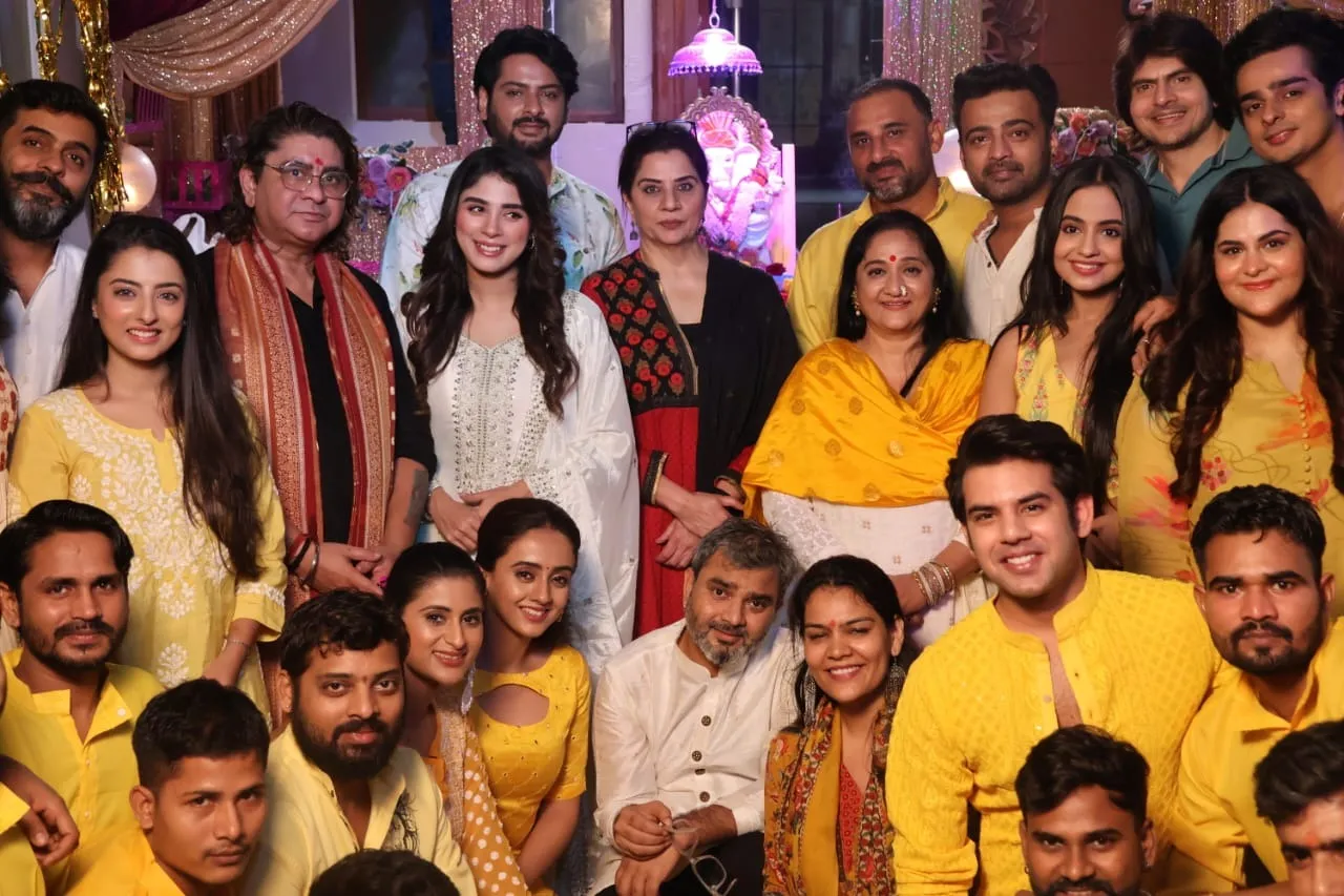 Ganpati Visarjan 2025 happened on the set of Anupama Rupali Ganguly and Rajan Shahi performed the puja (12)