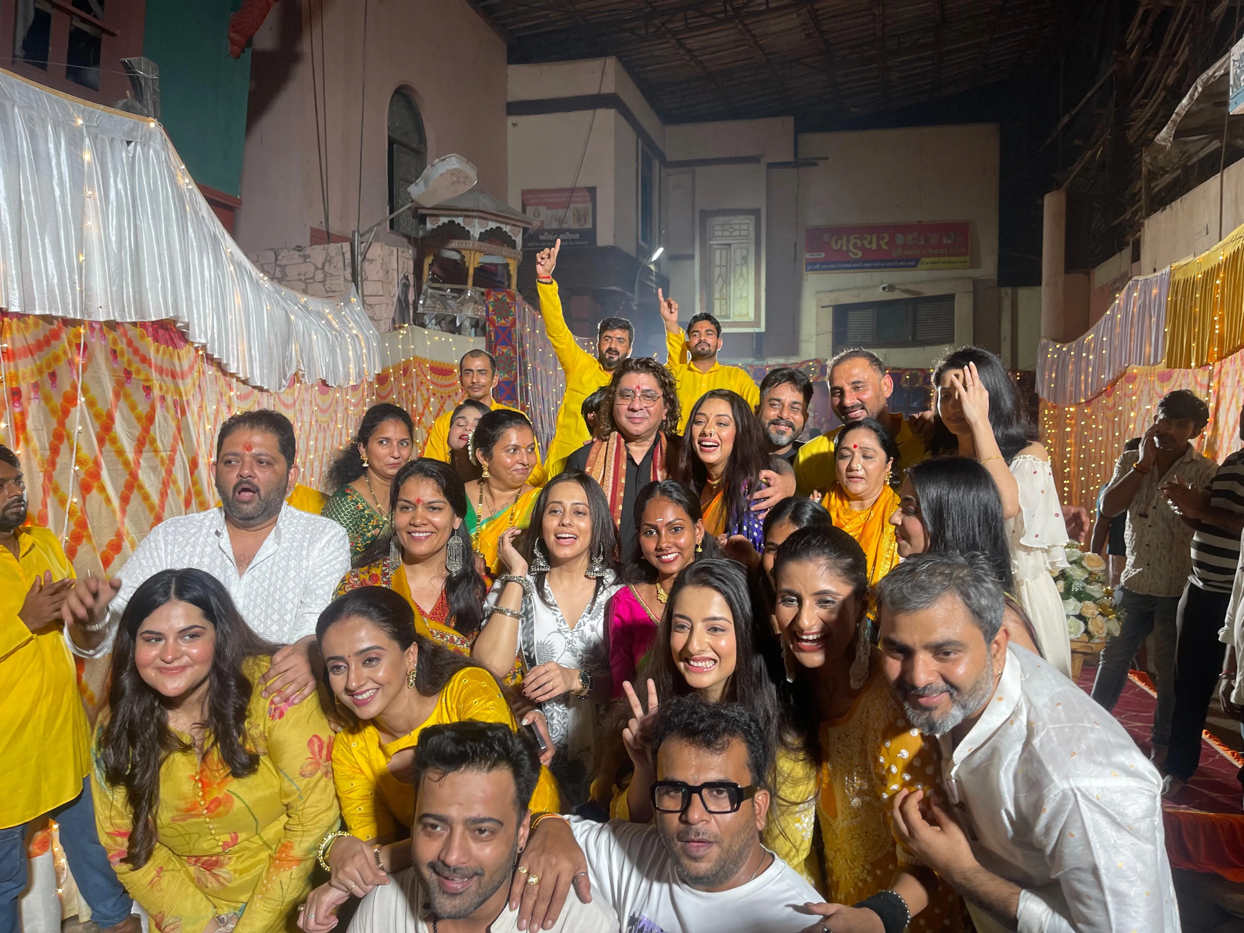 Ganpati Visarjan 2025 happened on the set of Anupama Rupali Ganguly and Rajan Shahi performed the puja (3)