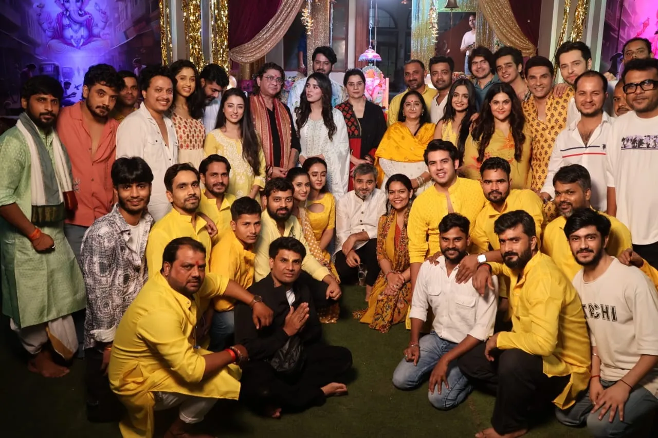 Ganpati Visarjan 2025 happened on the set of Anupama Rupali Ganguly and Rajan Shahi performed the puja (5)