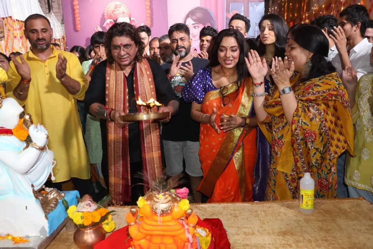 Ganpati Visarjan 2025 happened on the set of Anupama Rupali Ganguly and Rajan Shahi performed the puja (8)