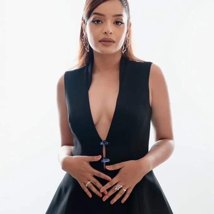 Lisa Mishra homecoming performance with popular songs and trending tracks