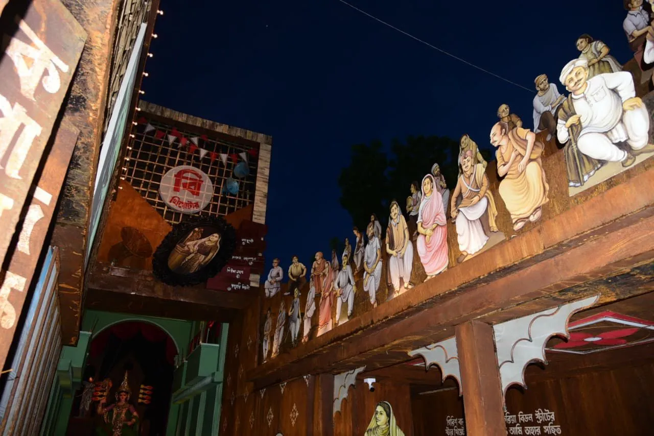 Chief Minister Mamata Banerjee inaugurated the Durga Puja pandal of Bhawanipur 75 Pally built on the theme of Binodini (4)