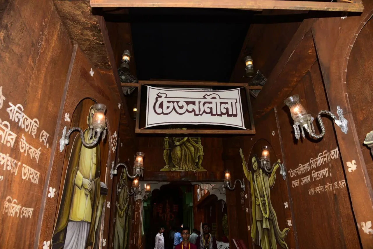 Chief Minister Mamata Banerjee inaugurated the Durga Puja pandal of Bhawanipur 75 Pally built on the theme of Binodini (5)